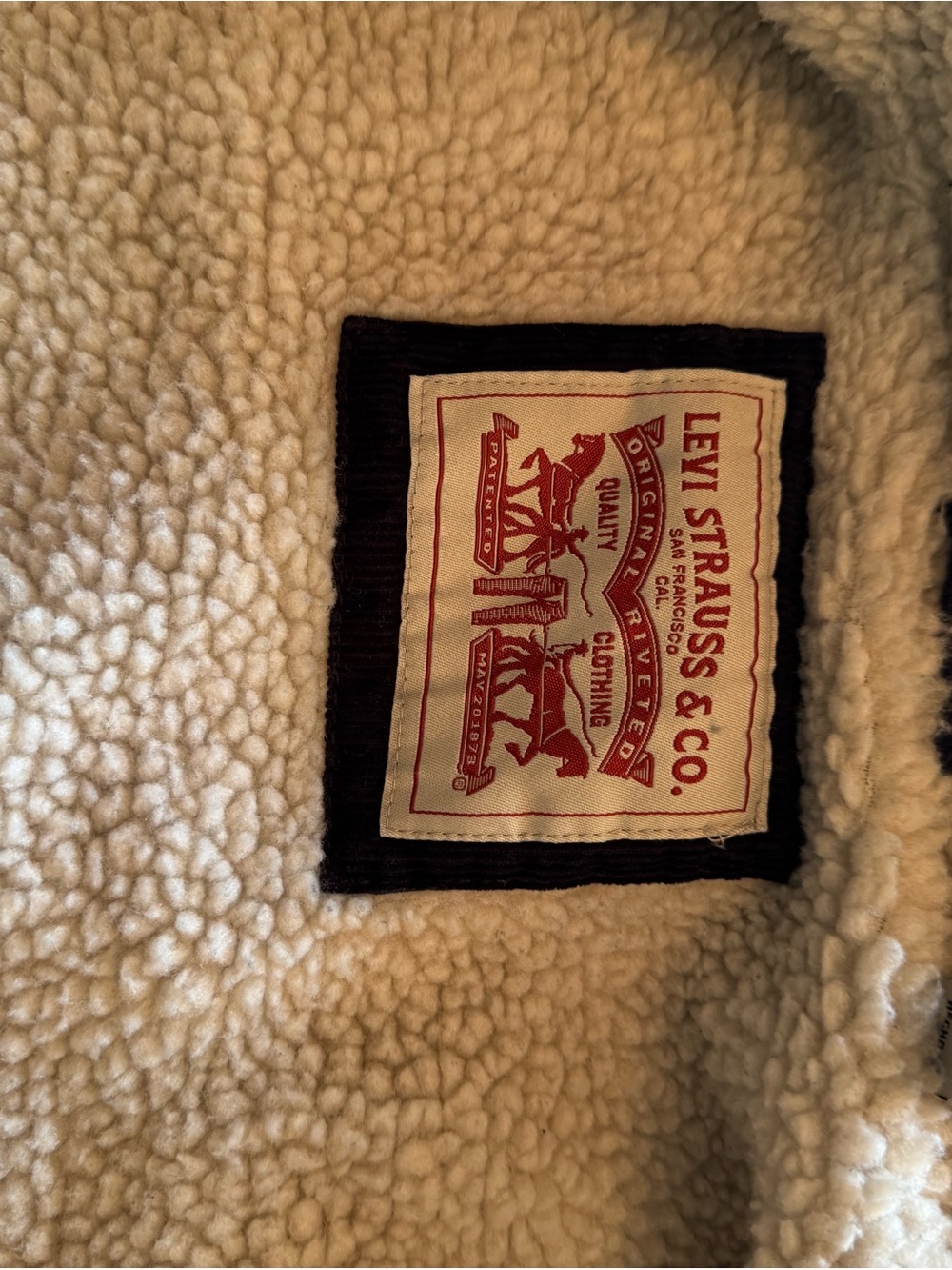 Levi's Navy Corduroy Jacket with Cream Sherpa lining - Picture 4 of 9